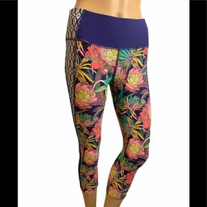 Breathe Women’s Patterned Capri Leggings